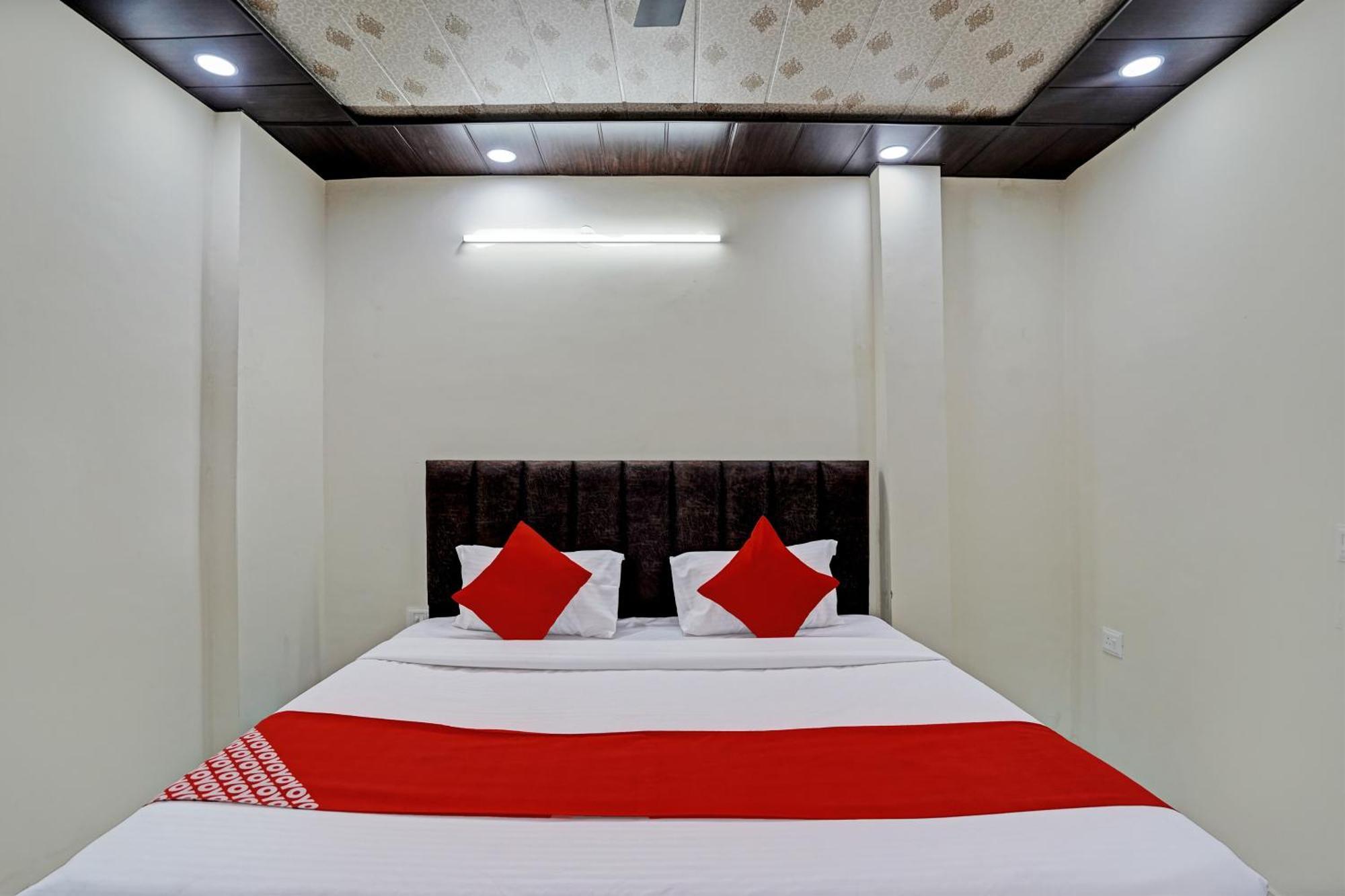 Oyo Flagship Evergreen Tower Hotel Ghaziabad Εξωτερικό φωτογραφία