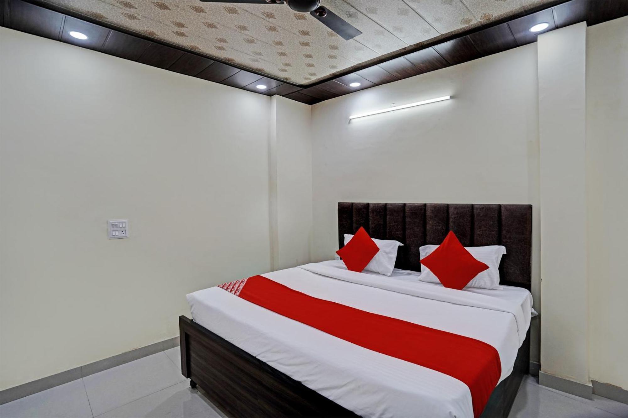 Oyo Flagship Evergreen Tower Hotel Ghaziabad Εξωτερικό φωτογραφία
