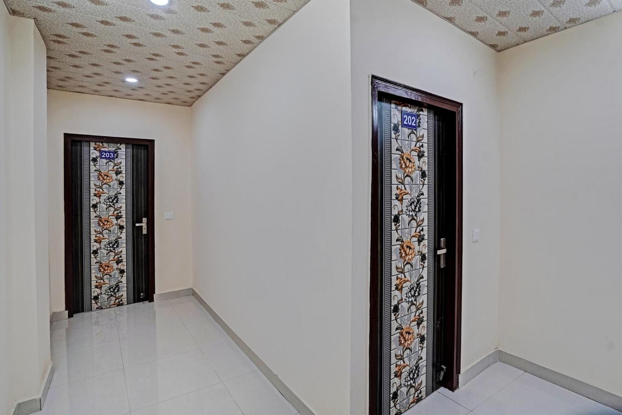Oyo Flagship Evergreen Tower Hotel Ghaziabad Εξωτερικό φωτογραφία