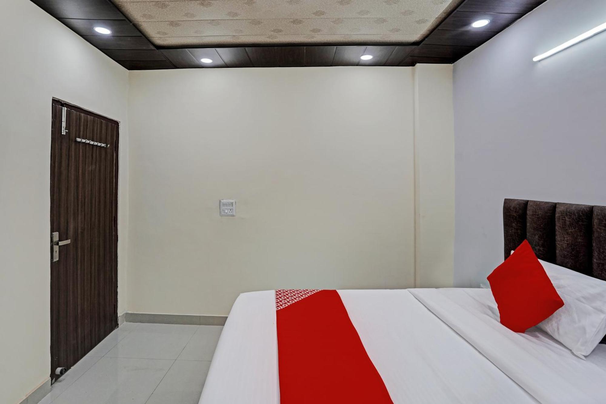 Oyo Flagship Evergreen Tower Hotel Ghaziabad Εξωτερικό φωτογραφία